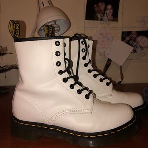 Brand new white doc martens only worn once.